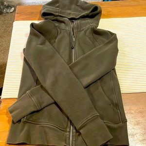 Size 4 lululemon scuba sweater